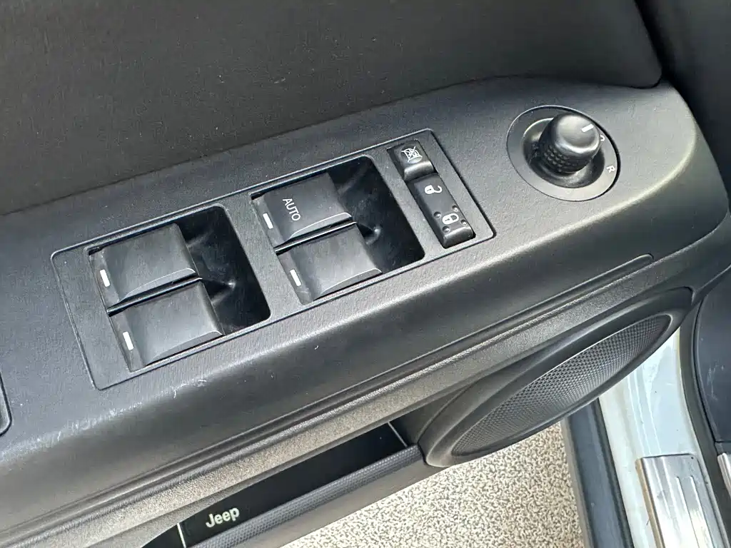 Jeep Compass (Import) — миниатюра 10