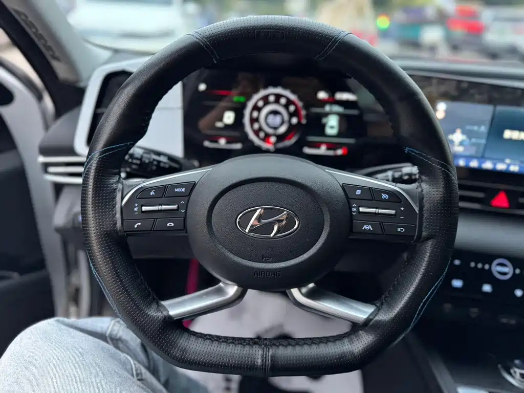 Hyundai Elantra — миниатюра 15