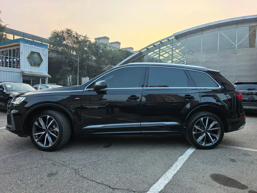 AUDI  Q7