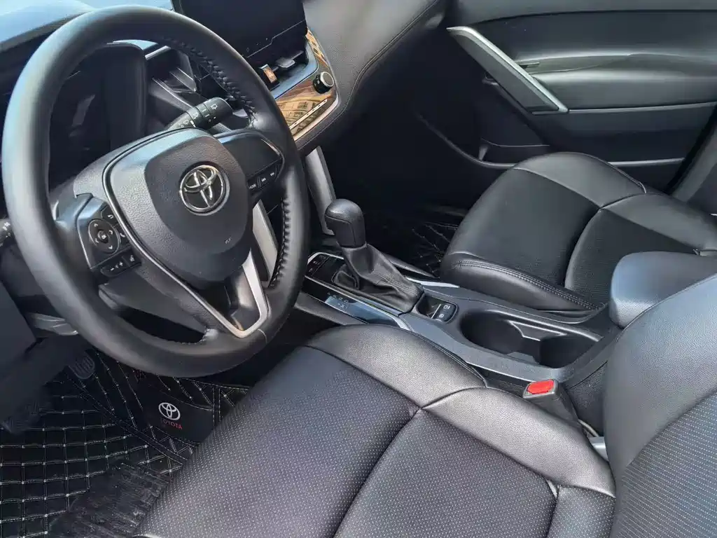Toyota Frontlander 2.0L CVT Luxury Edition, фото 9