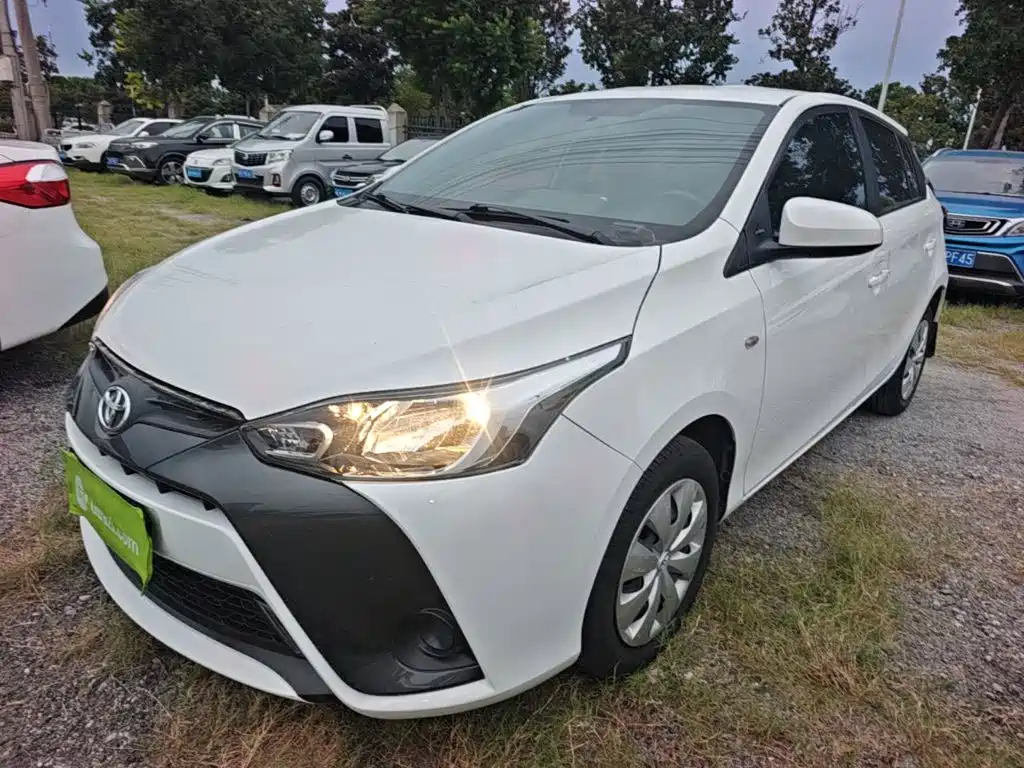 Toyota Yaris L — миниатюра 2