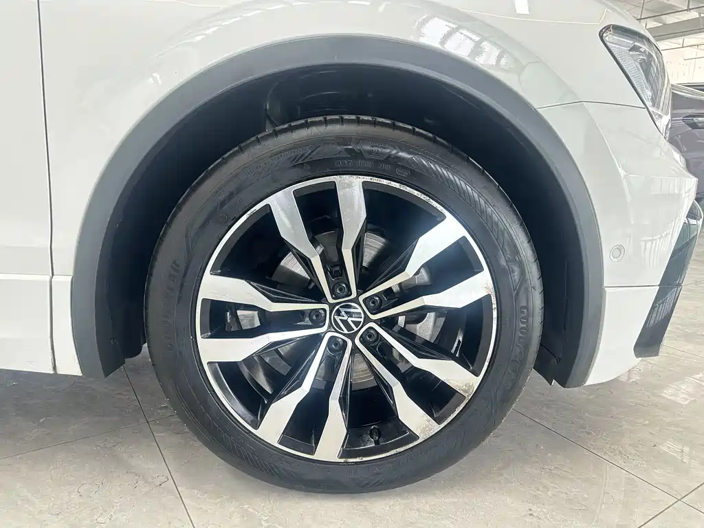 Volkswagen Tiguan L — миниатюра 18