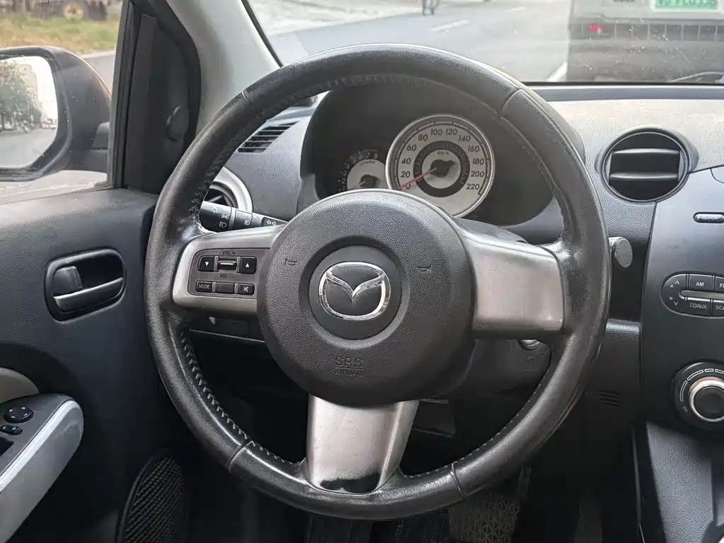 Mazda 2 — миниатюра 9
