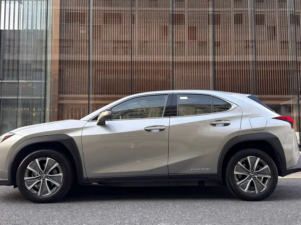 Lexus UX New Energy — миниатюра 4