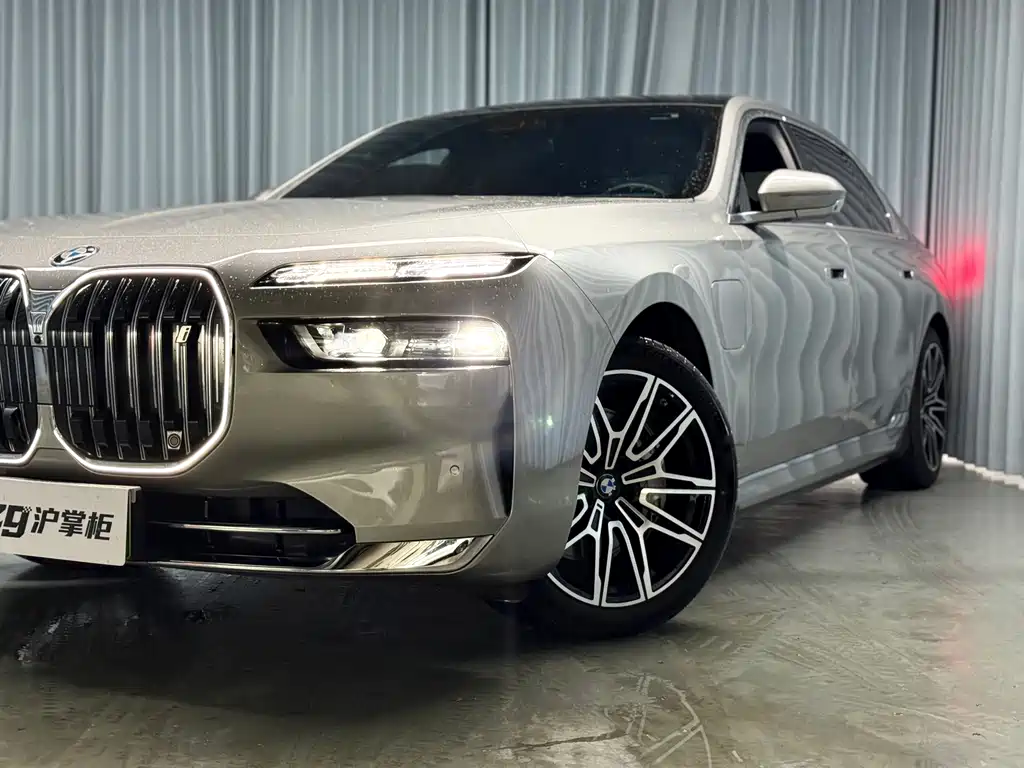 BMW i7 — миниатюра 2