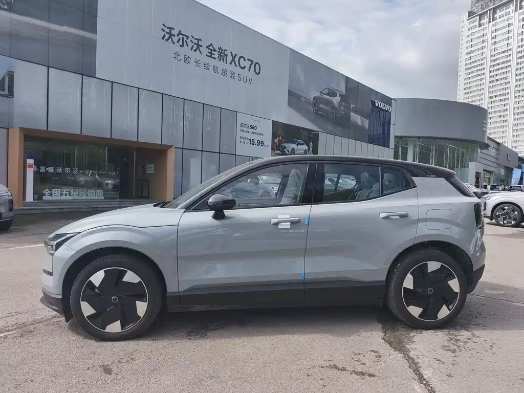 Volvo EX30 2025 Plus