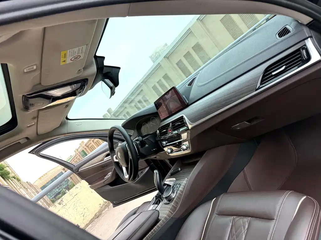 BMW 5 Series — миниатюра 14