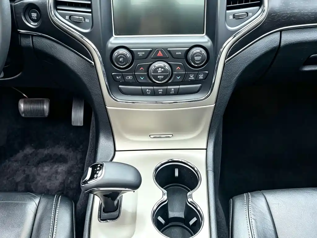 Jeep Grand Cherokee (Import) — миниатюра 13