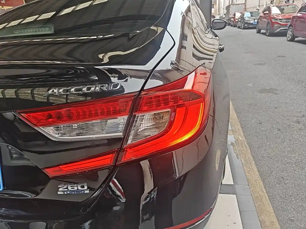 Honda Accord — миниатюра 8