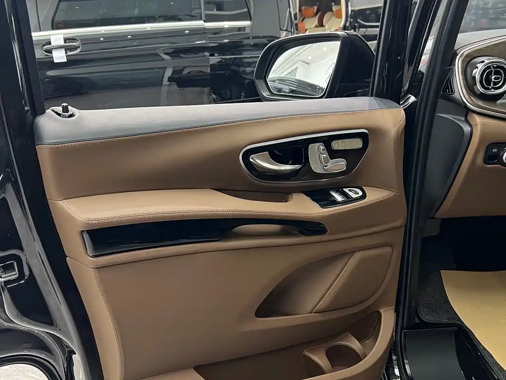 Mercedes-Benz Vito 2024 2.0T 7 мест