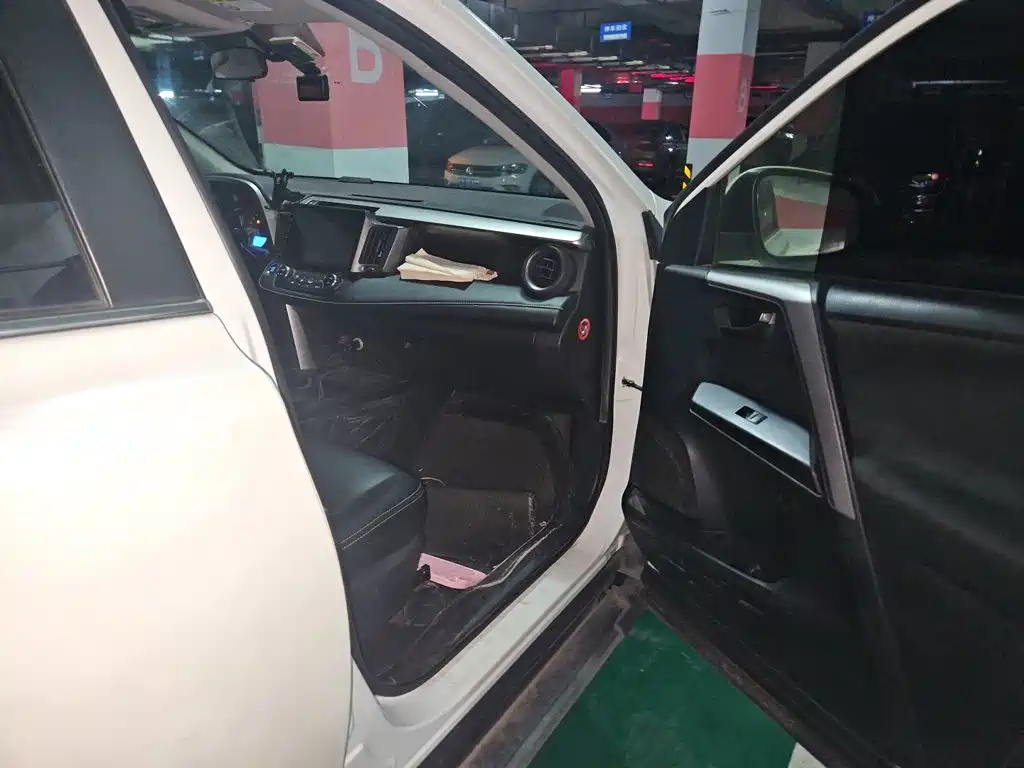 Toyota RAV4 — миниатюра 19