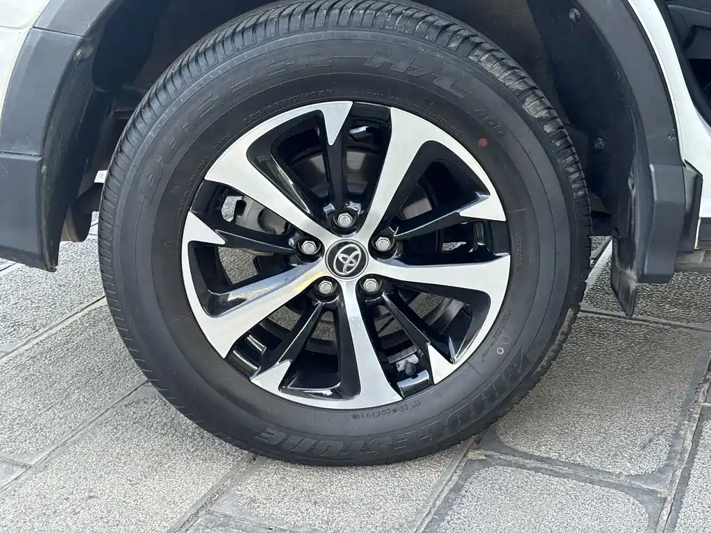 Toyota RAV4 — миниатюра 23