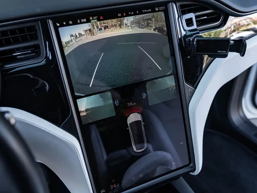 Tesla Model X — миниатюра 16