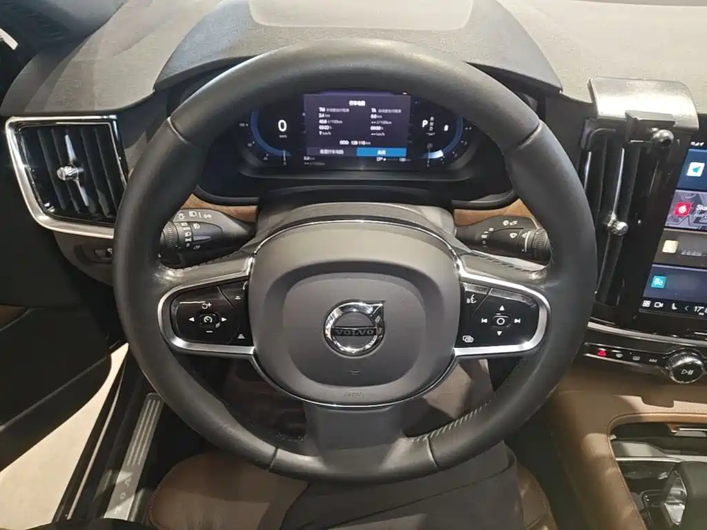 Volvo S90 — миниатюра 11