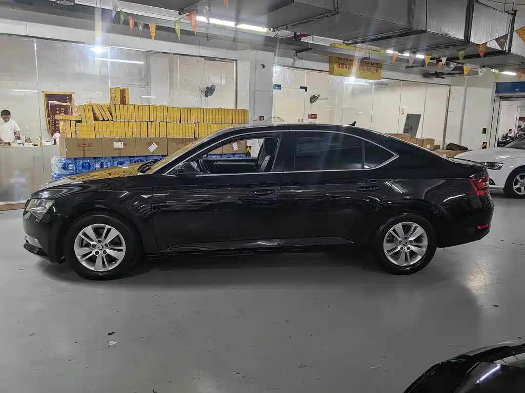 Skoda Superb — миниатюра 4