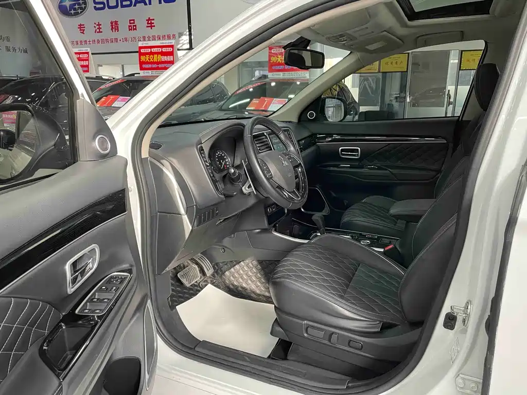 MITSUBISHI OUTLANDER