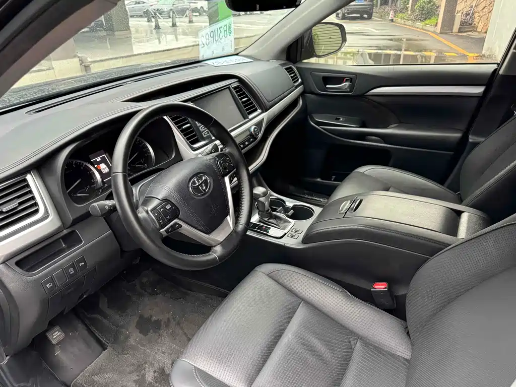 Toyota Highlander 2018 2.0T Luxury 7 мест VI