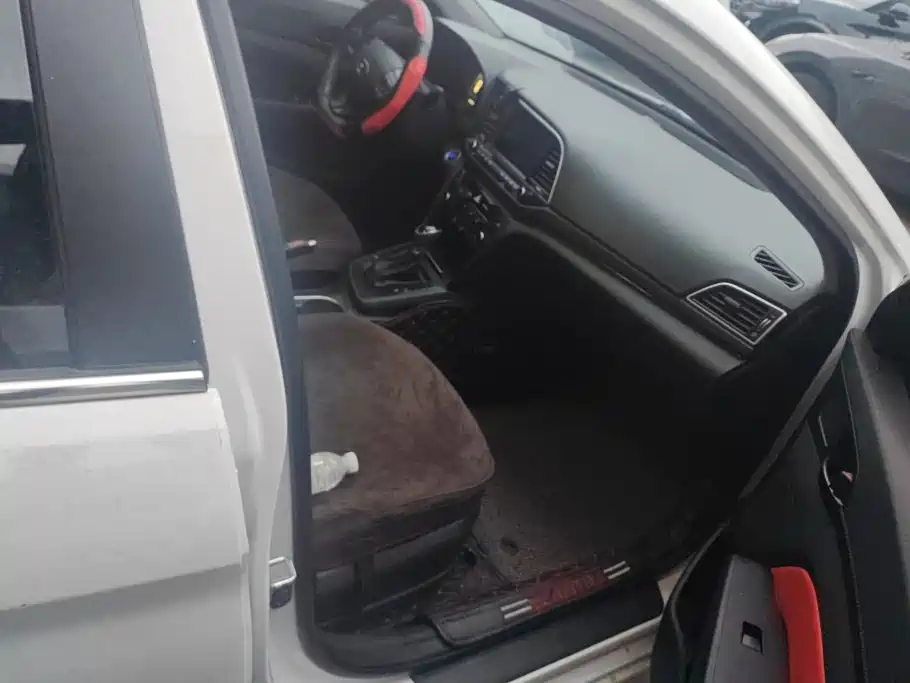 Hyundai Elantra — миниатюра 8