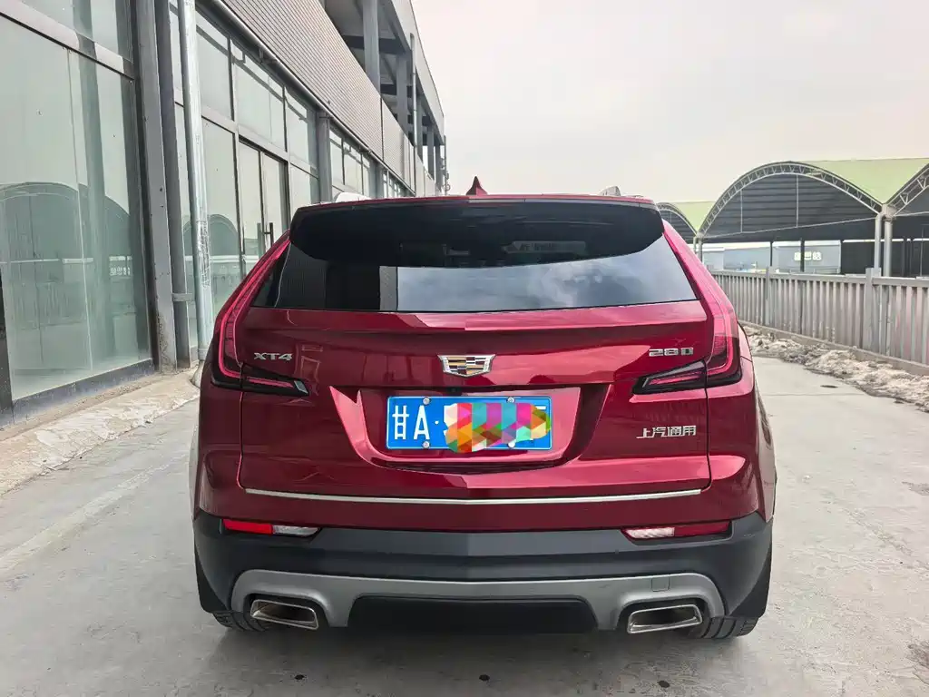CADILLAC XT4