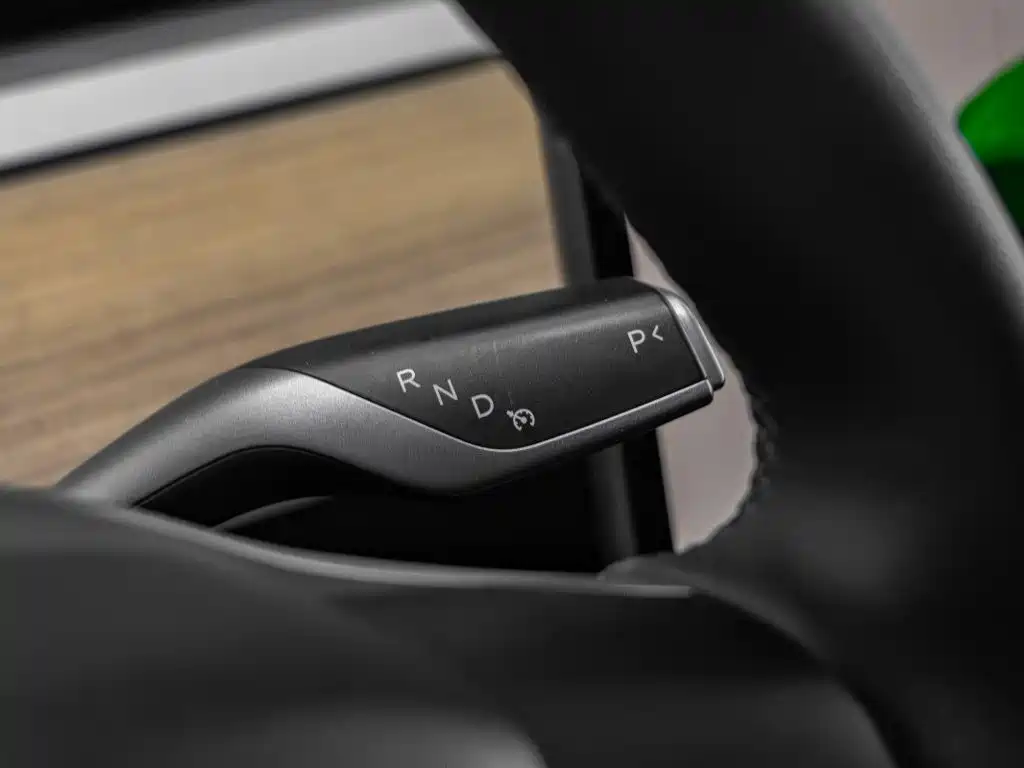 Tesla Model Y — миниатюра 10