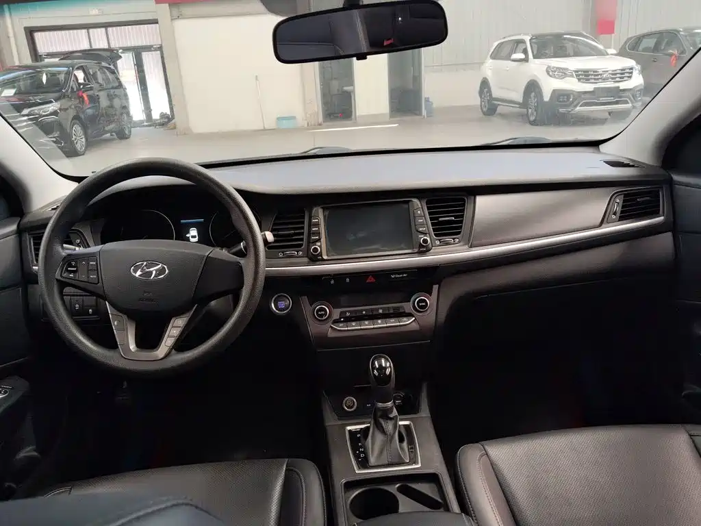 Hyundai Mistra — миниатюра 10