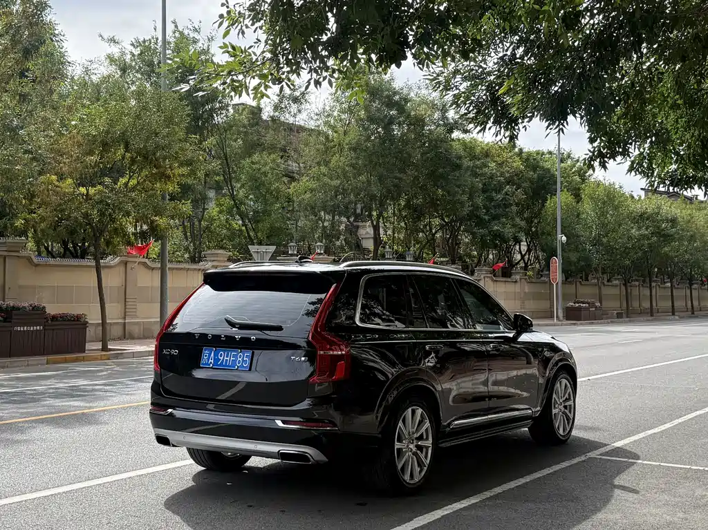 Volvo XC90 — миниатюра 9