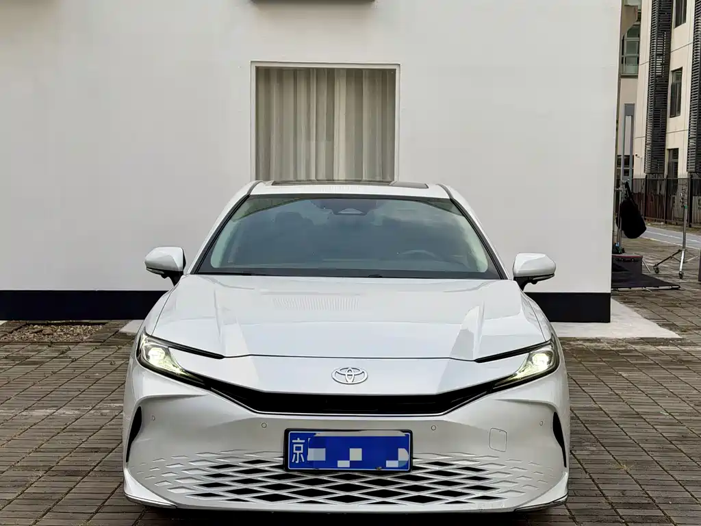 Toyota Camry — миниатюра 3