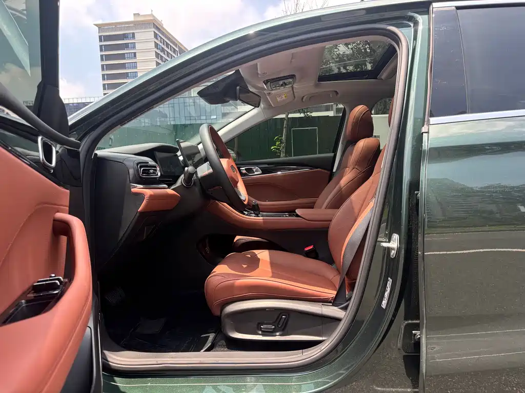 Geely Emgrand 2026 5 1.5T DCT Flagship