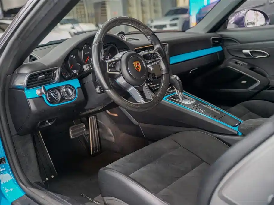 Porsche 911 2017 Carrera 4 GTS 3.0T