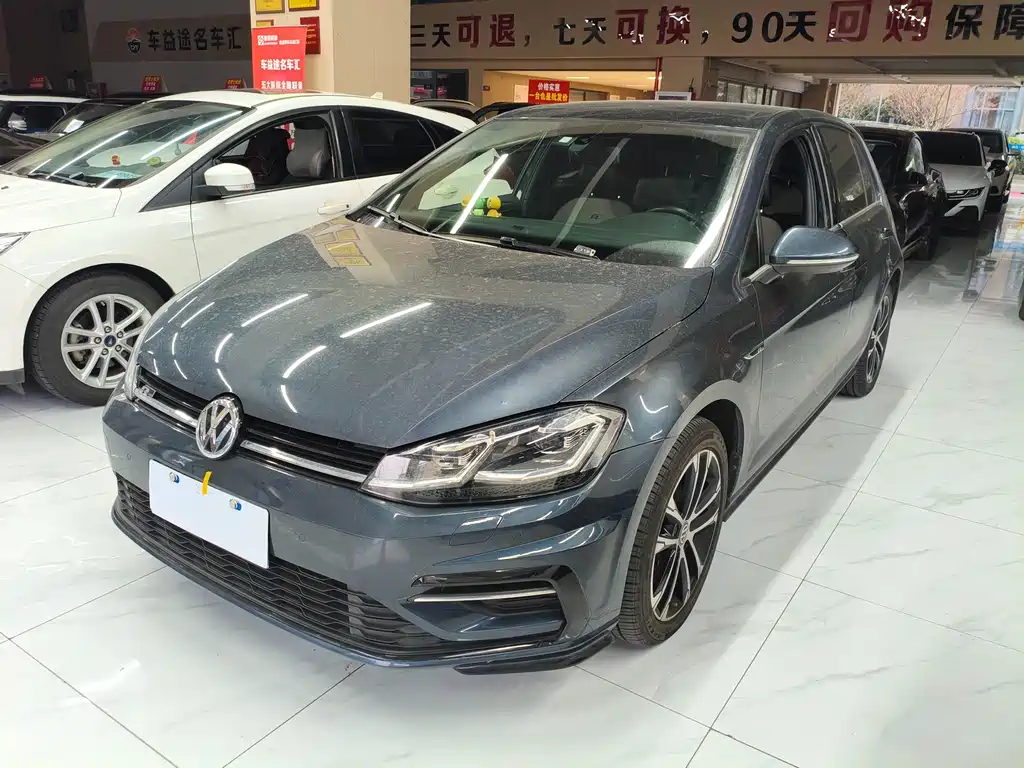 VOLKSWAGEN GOLF