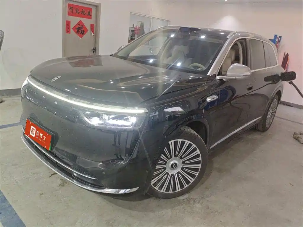 问界M8 2025款 增程 Max+版 53.4kWh 5座版 (192线激光雷达）