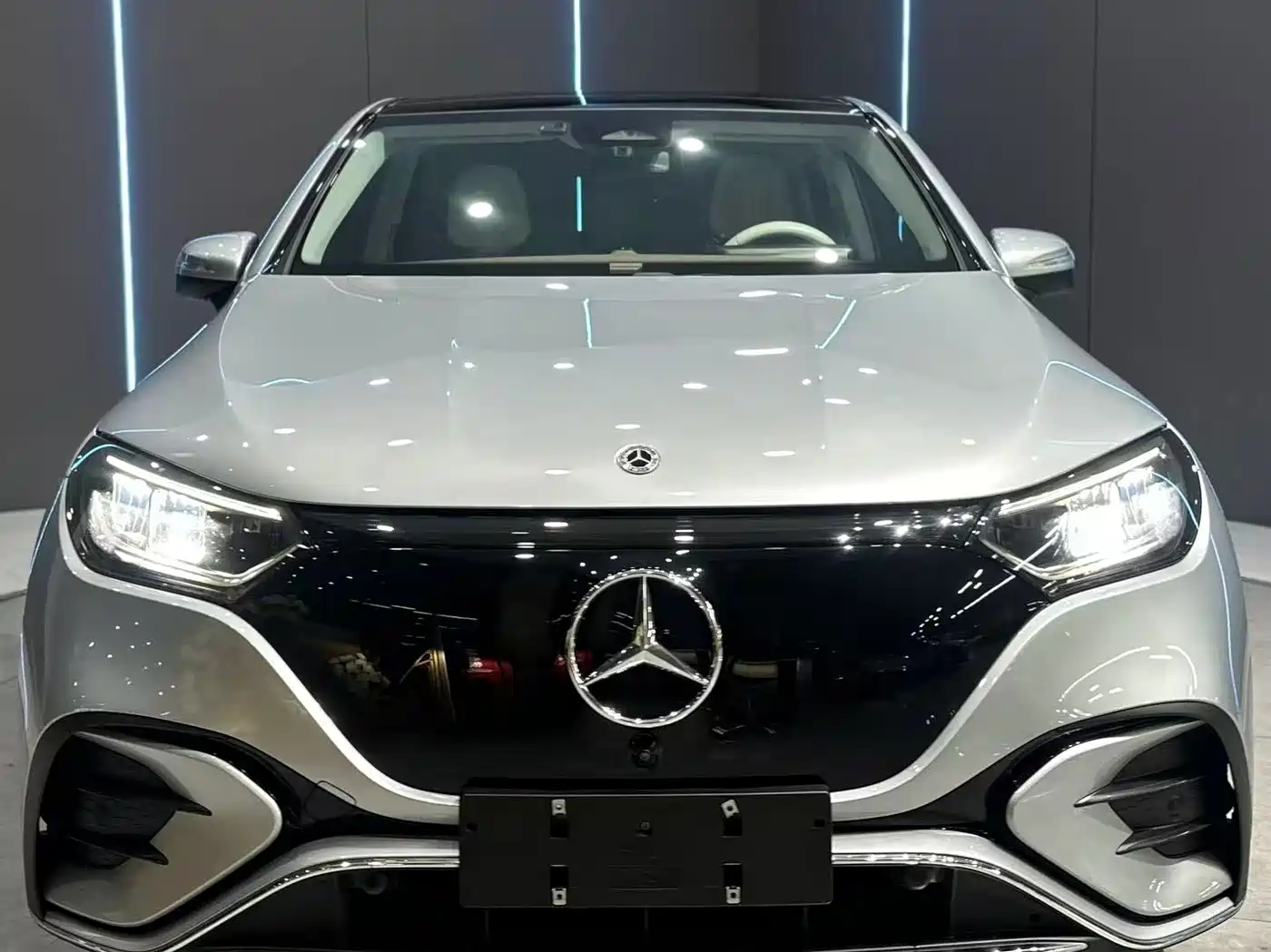 Mercedes-Benz EQE SUV