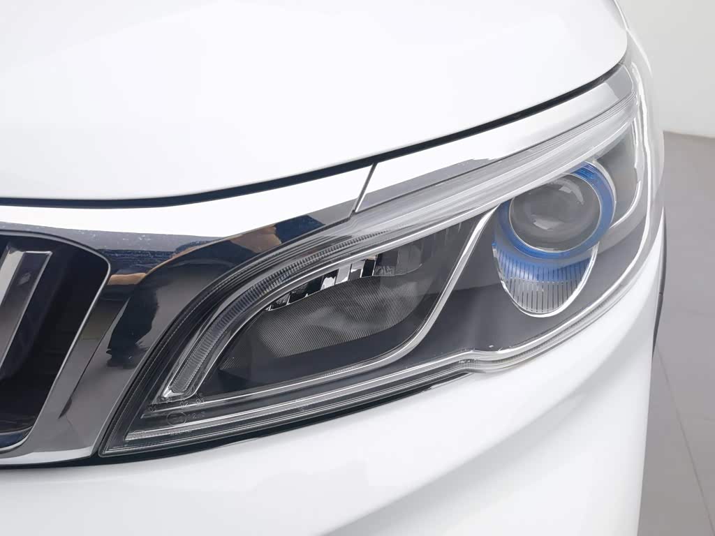 Geely Vision X3 1.5 л 2021 г. Белый, пробег 32599 км