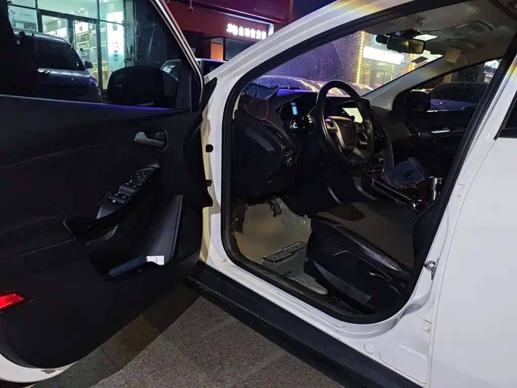 Ford Focus — миниатюра 12