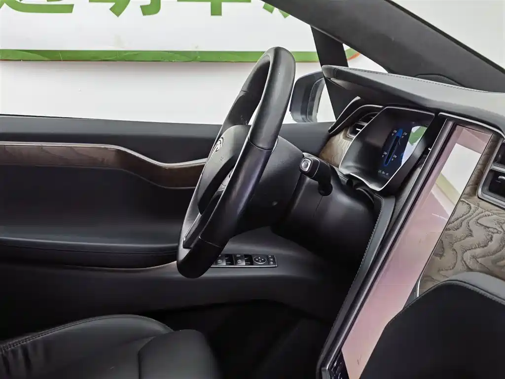 Tesla Model X — фотографии объявления, Фото 23