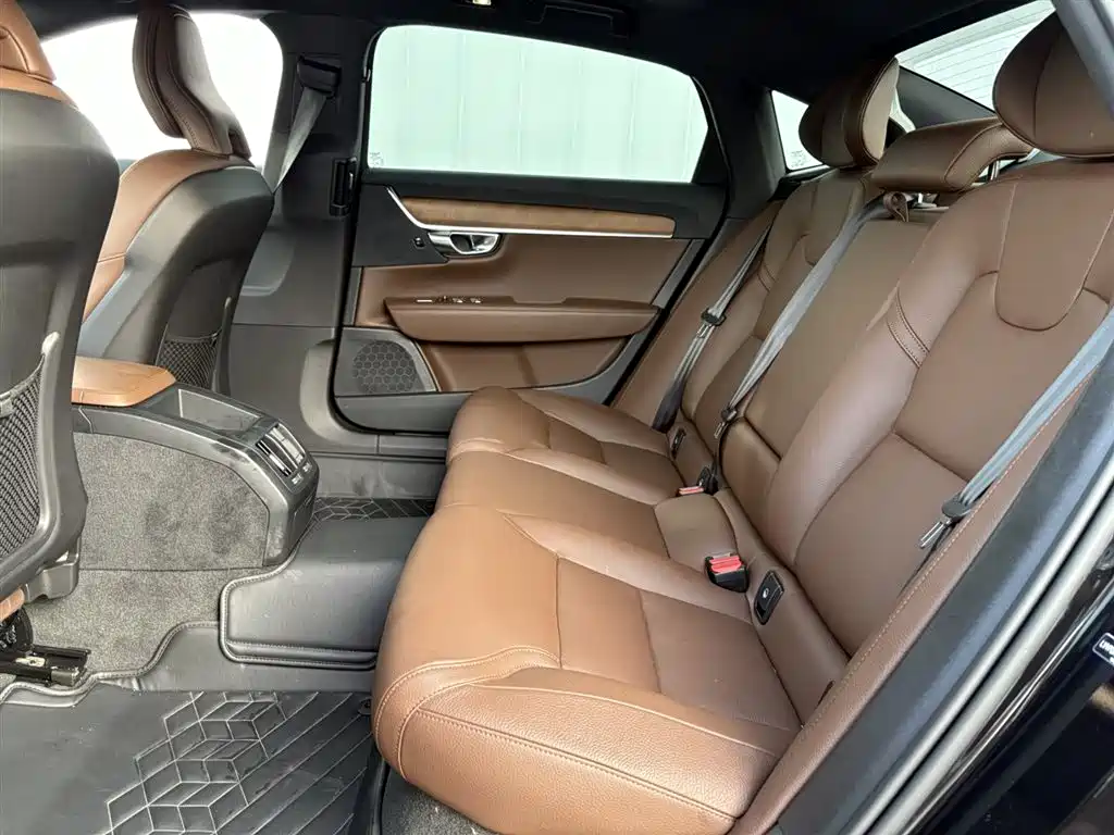 Volvo S90 2025 B5 Luxury
