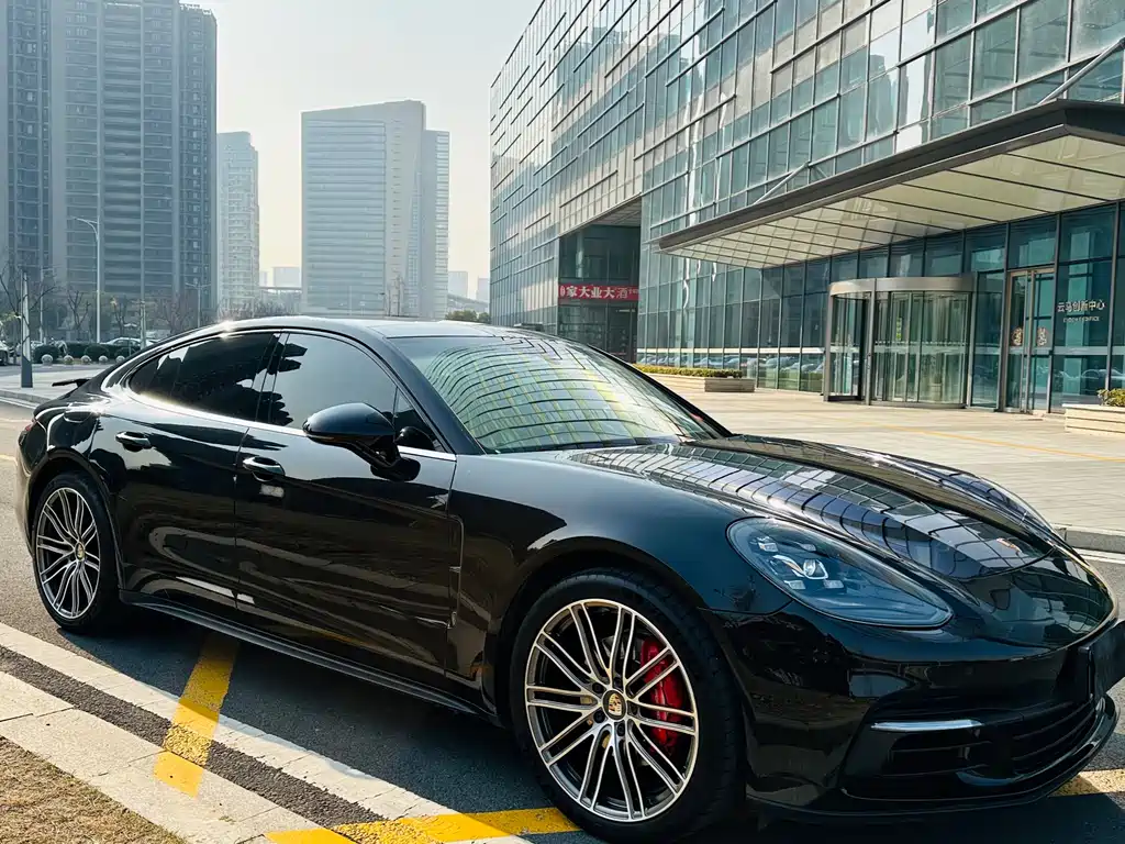 PORSCHE PANAMERA