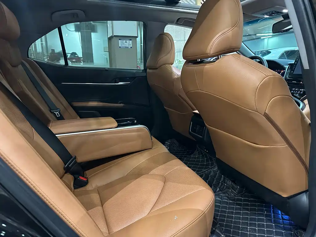 Toyota Camry — миниатюра 12