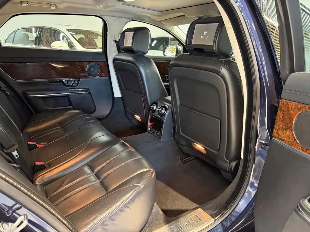 Jaguar XJ — миниатюра 18