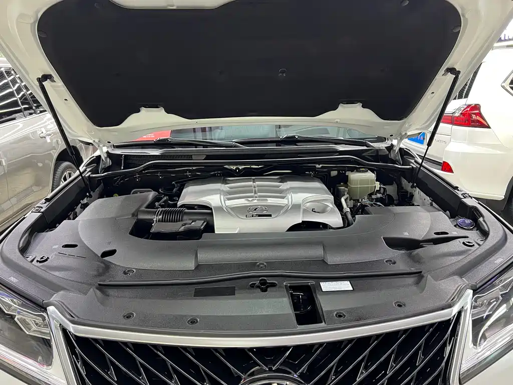 Lexus LX 2018 570