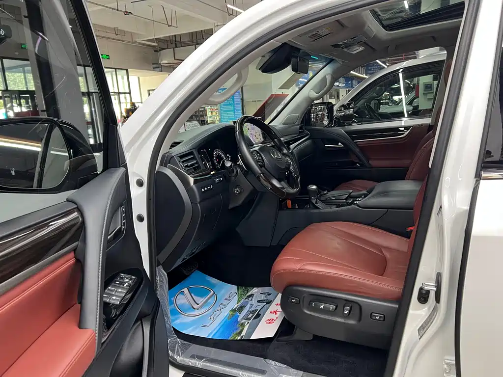 Lexus LX 2018 570