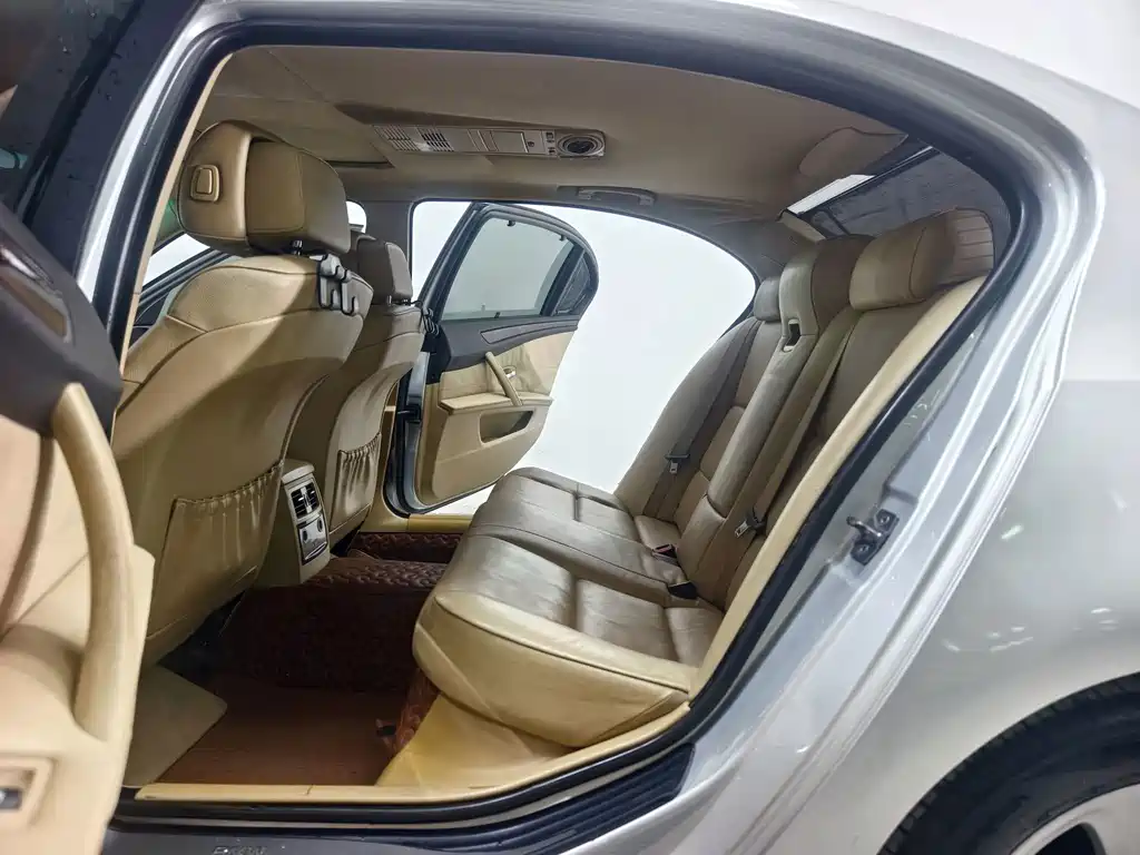 BMW 5 Series — миниатюра 13