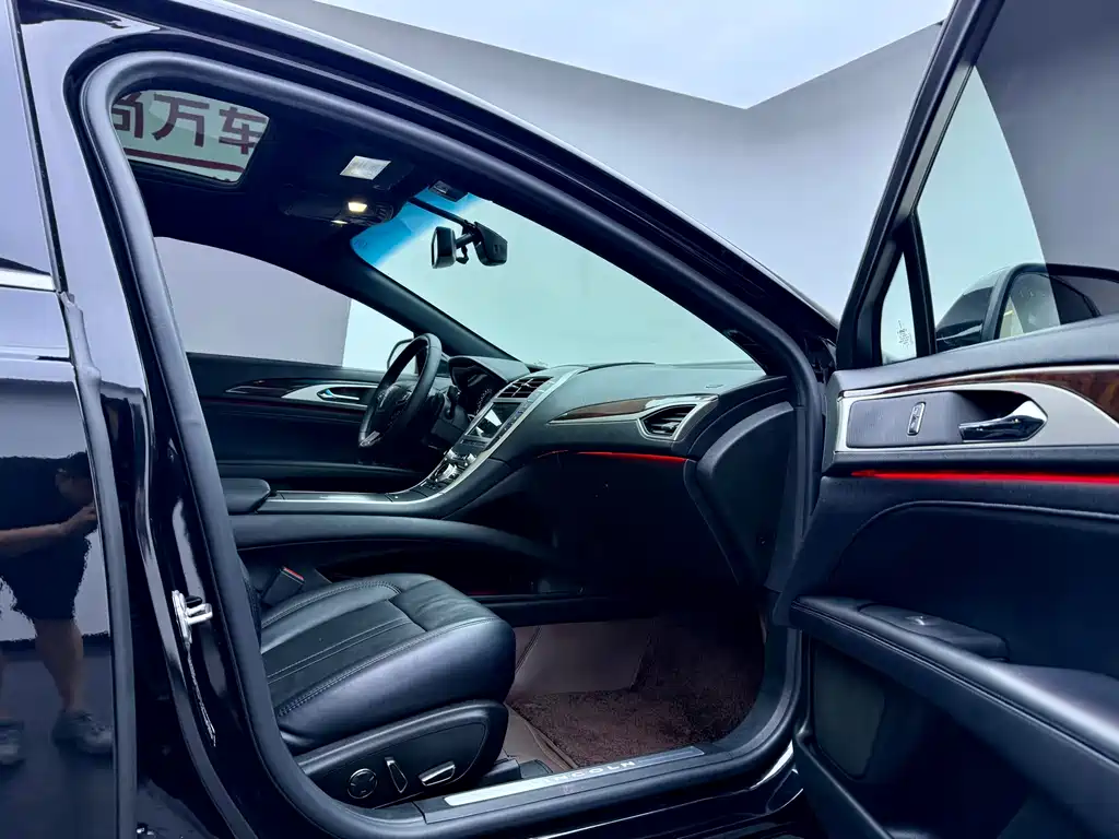 Lincoln MKZ 2019 2.0T V