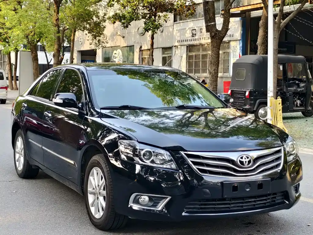 Toyota Camry — миниатюра 3