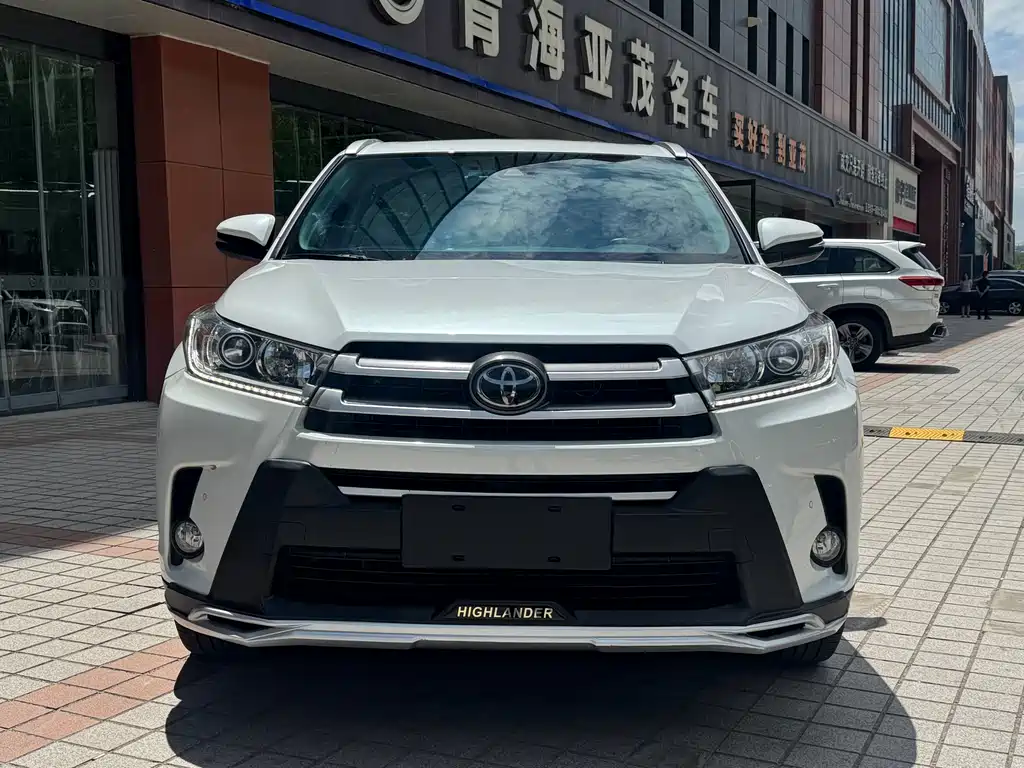 Toyota Highlander 2021 2.0T Luxury 7 мест