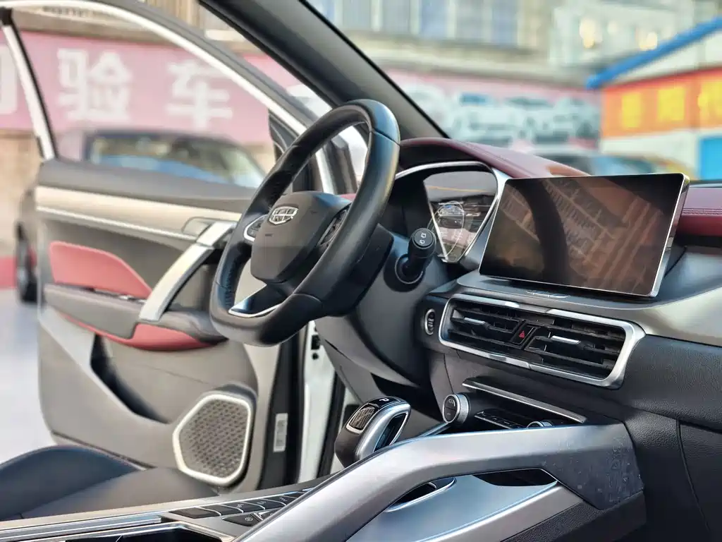 Geely Binyue — миниатюра 9