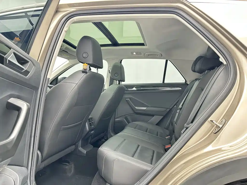 Volkswagen T-Roc 2022 — фото 5