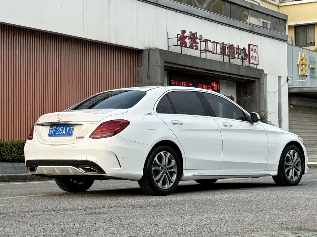 Mercedes-Benz C-Class — миниатюра 7