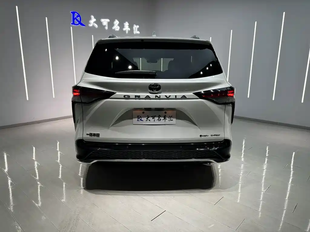 Toyota Granvia — миниатюра 8