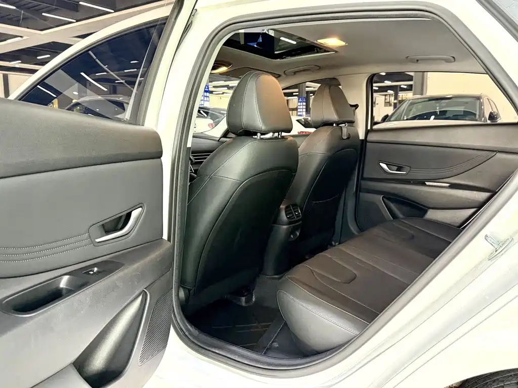 Hyundai Elantra — миниатюра 14